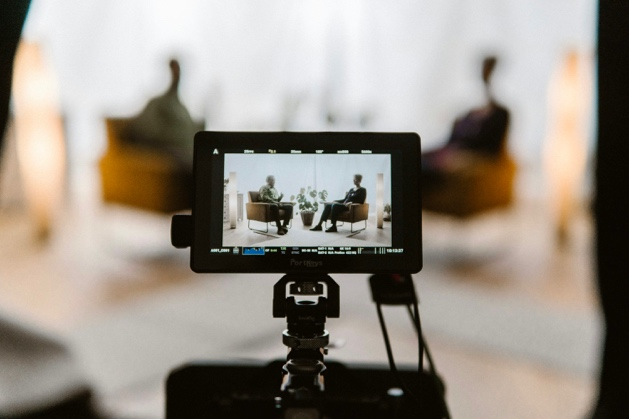 A camera on a tripod recording an interview by https://unsplash.com/photos/a-tripod-with-a-camera-attached-to-it-boCDlcZvaJI