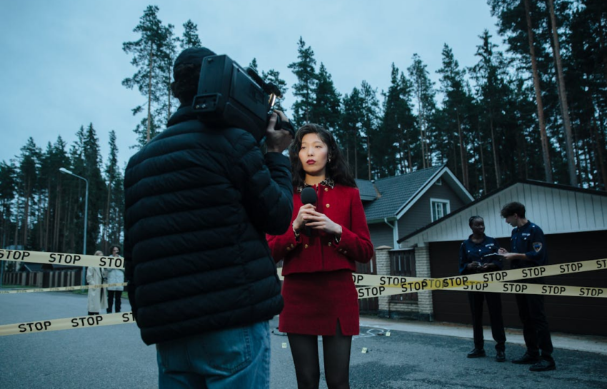 A female news reporter reporting a crime scene by https://www.pexels.com/photo/a-reporter-standing-near-the-crime-scene-10464470/